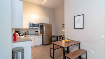 Coffee/tea maker, fridge, microwave, stovetop