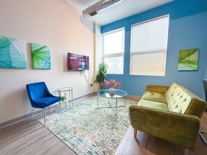 Smart TV, libros y impresora