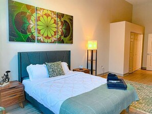 2 bedrooms, iron/ironing board, travel crib, free WiFi - McCormick Place 2br/2ba with optional parking that sleeps 6 (Chicago)