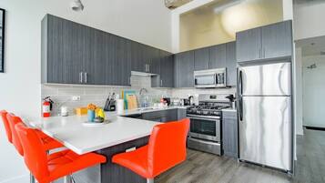 Fridge, microwave, oven, stovetop