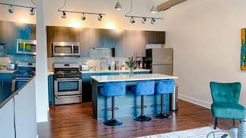 Fridge, microwave, oven, stovetop