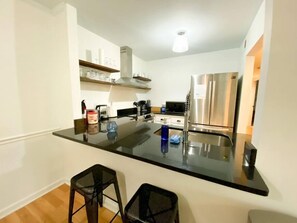 Fridge, microwave, oven, stovetop - Spacious King and Queen 2bed/2bath with opt. private parking for up to 8 guests (Nashville)