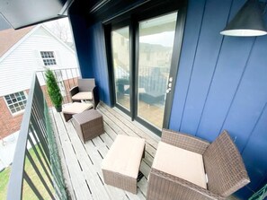 Terrace/patio - Spacious King and Queen 2bed/2bath with opt. private parking for up to 8 guests (Nashville)