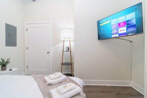 2 bedrooms, iron/ironing board, travel cot, free WiFi
