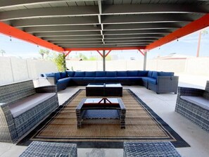 Terrace/patio - Alluring townhouse with 2 KING beds, free parking, Grill area and outdoor patio (Phoenix)