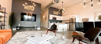 Luxury 6BR Spacious Loft with Skyline Views Near McCormick Place & Soldier Field