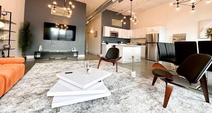 Luxurious McCormick Place 6 bed/3 bath Suite for groups with optional parking