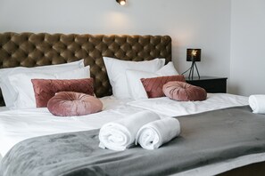 3 chambres, fer et planche à repasser, Wi-Fi, draps fournis
