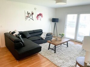 Smart TV, Netflix, books, streaming services