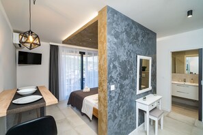 Bügeleisen/Bügelbrett, Internetzugang, Bettwäsche