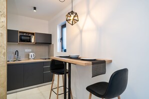 Fridge, microwave, stovetop, cookware/dishes/utensils - Apartments Villa Arcadia - Studio Apartment with Hot Tub (Dubrovnik)