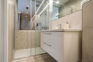 Shower, hair dryer, towels - Apartments Villa Arcadia - Studio Apartment with Hot Tub (Dubrovnik)