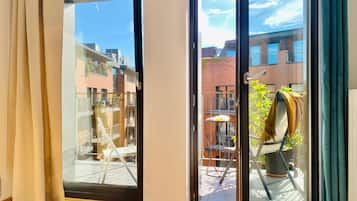 Appartamento Standard, 1 camera da letto, balcone, vista città | Area soggiorno | Smart TV 43 pollici con canali satellitari