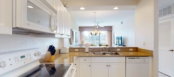 Lakefront condo with pool, tennis, lake views, grill, patio, W/D, fast WiFi & AC