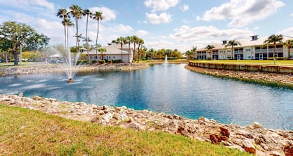 Lakefront condo with pool, tennis, lake views, grill, patio, W/D, fast WiFi & AC