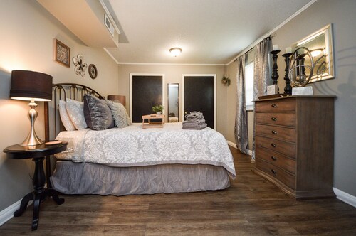 Eclectic Abode I-75 Hop & Skip City BEST LOCATION