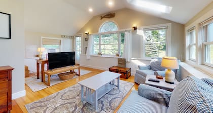 Inviting oceanfront cottage with fireplace, beach access, kayaks, & W/D