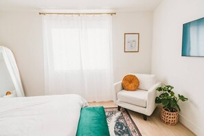 4 bedrooms, desk, iron/ironing board, WiFi - NEW Inst@grammable Unique Resort-style Heated Pool (Desert Hot Springs)