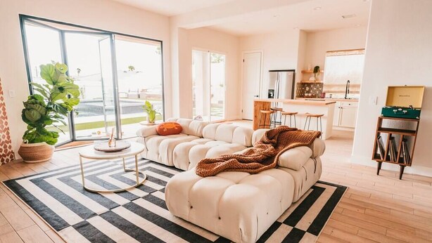 TV, fireplace, video games, books - Jonathan Adler featured 4BD, heated pool, hot tub (Desert Hot Springs)