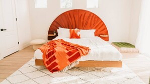 4 bedrooms, desk, iron/ironing board, WiFi - Jonathan Adler featured 4BD, heated pool, hot tub (Desert Hot Springs)