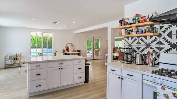 Coffee/tea maker, fridge, microwave, oven - NEW Resort Style Home w/ Private Pool (La Quinta)