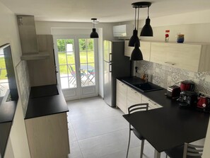 Kühlschrank, Mikrowelle, Ofen, Geschirrspüler