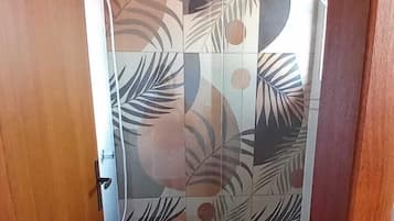 Standard Triple Room | Bathroom