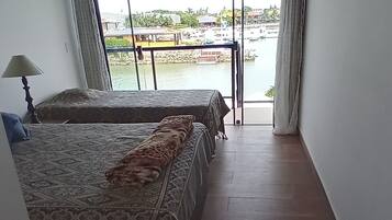 Quarto triplo standard | Frigobar, individualmente decorados, individualmente mobiliados