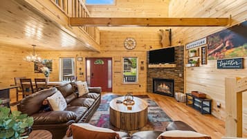 Smart-TV, Kamin, Tischfußball, Bücher