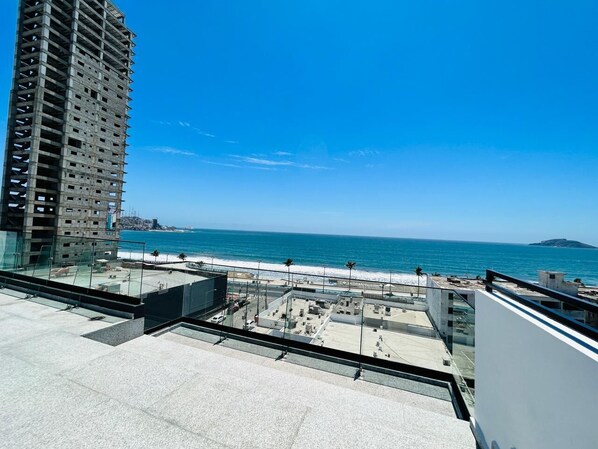 Outdoor pool - Torre Q (Mazatlán)