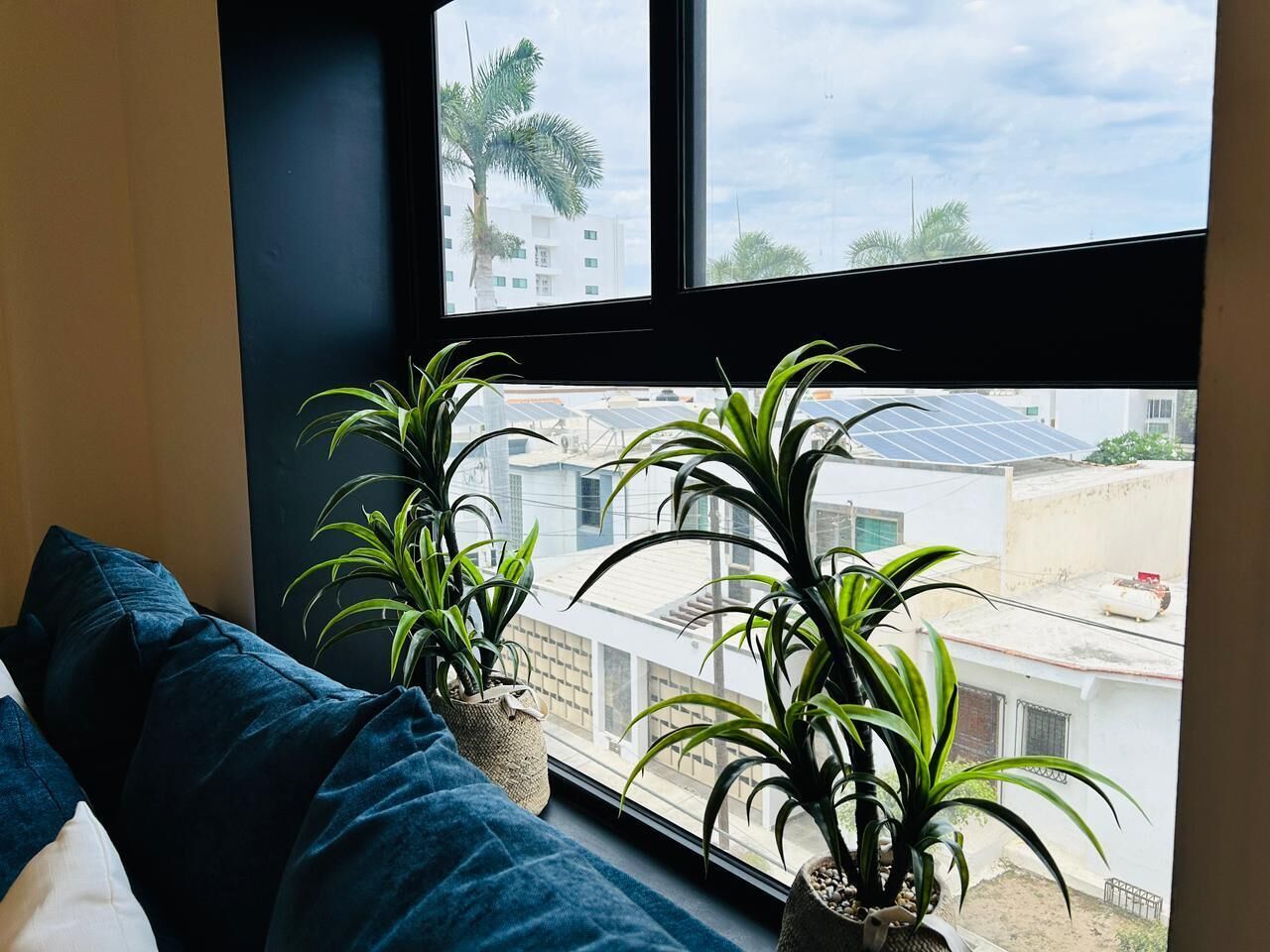 Torre Q 203 | Área de sala de estar | Smart TV de 50 pulgadas con canales digitales 