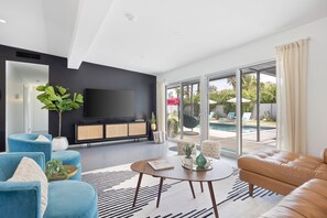 Smart TV - Private, Mid Century in Movie Colony East w/Resort Backyard CID #4939  (Palm Springs)