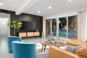 Interior - Private, Mid Century in Movie Colony East w/Resort Backyard CID #4939  (Palm Springs)