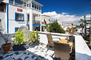 Deluxe Studio | Terrace/patio - 8 Rooms House (Izmir)