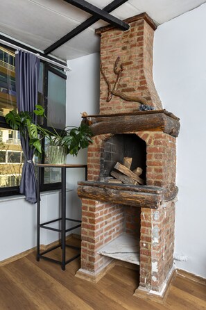 Deluxe Studio | Egyptian cotton sheets, premium bedding, minibar, desk - 8 Rooms House (Izmir)