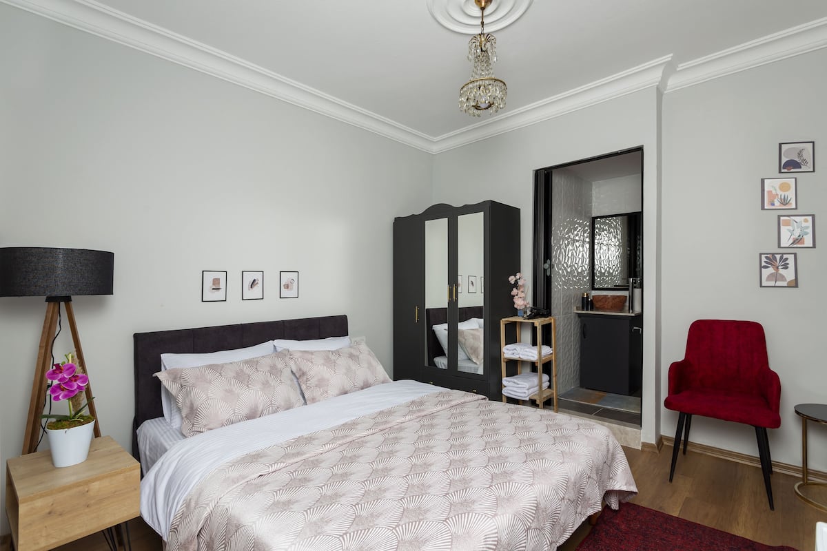 Economy kamer | 1 slaapkamer, lakens van Egyptisch katoen, luxe beddengoed, een minibar