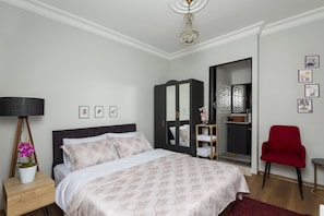 Phòng Economy | Bộ trải giường bằng vải cotton Ai Cập, bộ đồ giường cao cấp, minibar 