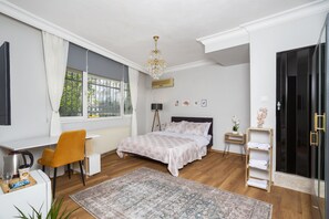 Family Room | Egyptian cotton sheets, premium bedding, minibar, desk - 8 Rooms House (Izmir)