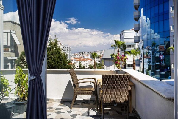Deluxe Studio | Terrace/patio - 8 Rooms House (Izmir)