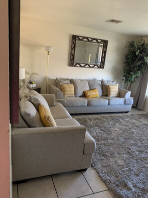 Living area - Perfect Kierland Gateway Home  (Phoenix)