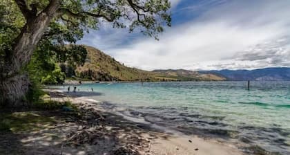 Deluxe View 2 Bedroom Chelan View Condo w/Extra Parking