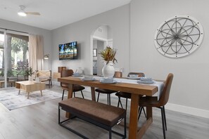 Dining - Mickey's Retreat, 3 bed 1st floor Windsor Hills condo-Sleeps 8! 1.5 miles to WDW (Kissimmee)