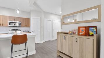Coffee/tea maker, fridge, microwave, oven