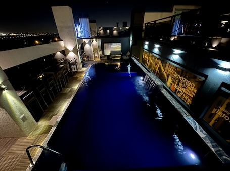 A heated pool. Aparamento 2 Dormitorios Edificio Zetta Village Airport