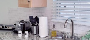 冷蔵庫、電子レンジ、コーヒー / ティーメーカー、トースター