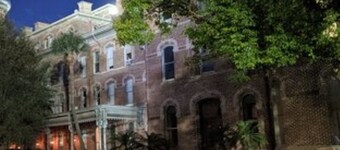 Loft Close to Downtown, Airport and Stadium