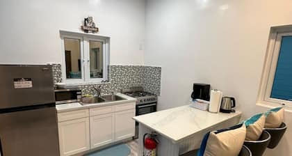Anchor Villa: 5 min walk or rent a bike to go to turtle beach.