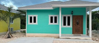 Anchor Villa: 5 min walk or rent a bike to go to turtle beach.