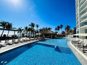 Outdoor pool - Camino al Mar (Mazatlán)