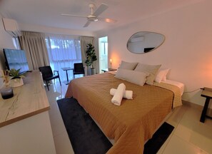 2 bedrooms, iron/ironing board, internet, bed sheets - Courtyard, Opposite Beach & Park, Wi-Fi, Parking - U02 (Surfers Paradise)